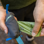 Dispensador de bolsas Ruffwear Stash Bag Mini™