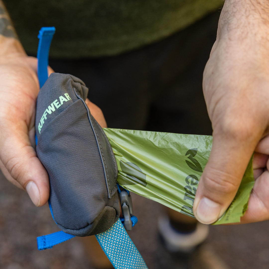 Dispensador de bolsas Ruffwear Stash Bag Mini™