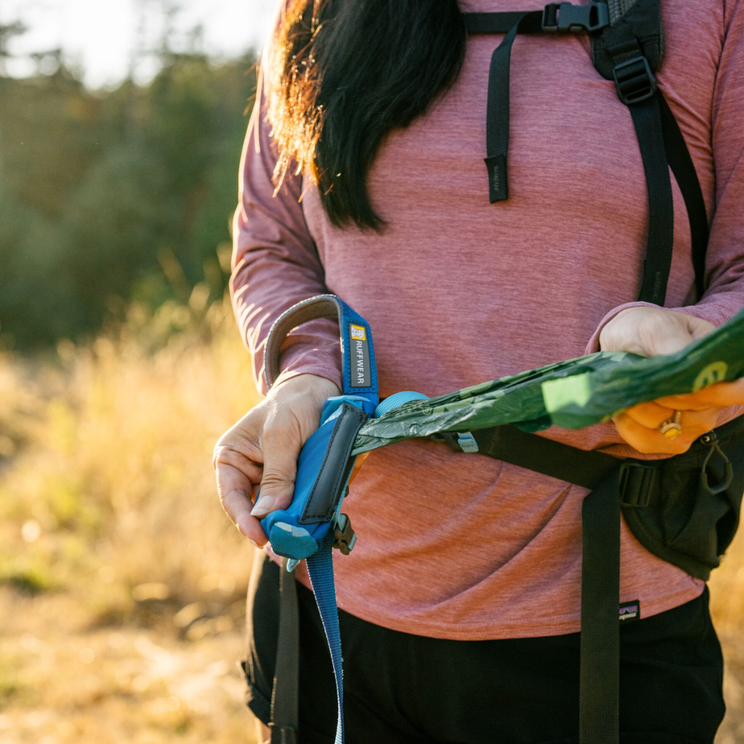 Dispensador de bolsas Ruffwear Stash Bag Mini™
